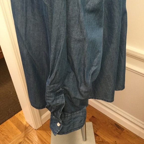 NWT PLUS ADJUSTABLE SLEEVE JEAN BLOUSE - Picture 3 of 5